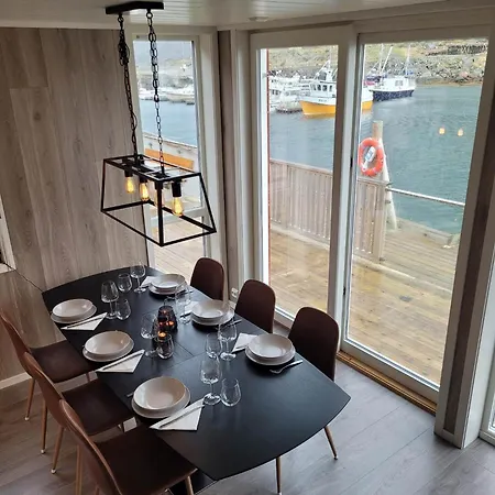 Waterfront Suite L Ballstad L Lofoten L Norway Room photo